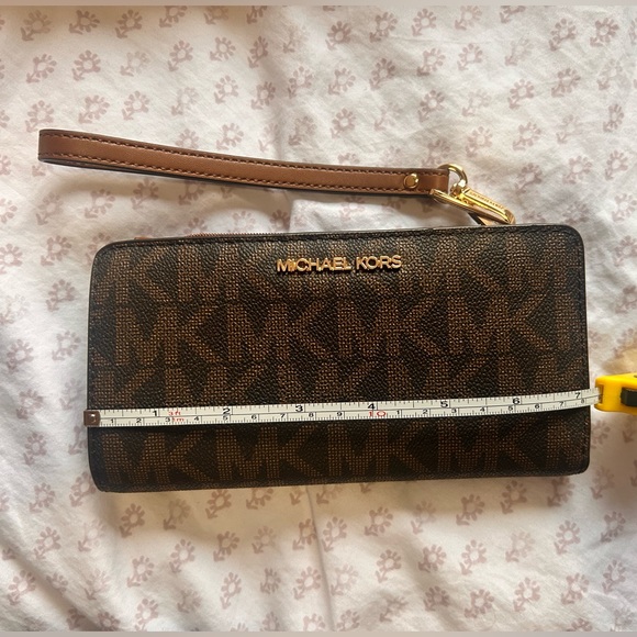 Michael Kors Wristlet Clutch Wallet - Picture 1 of 7